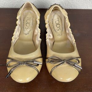 Tods Ballet Flats Driving Loafers Beige Nude Patent Leather Bow Toe Sz 36